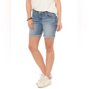 Democracy - Ab Tech Cuffed Denim Short - Light Wash